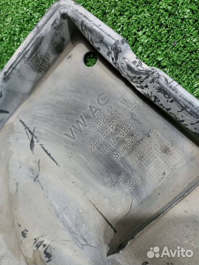 Защита днища кузова правая Volkswagen Sharan 7N