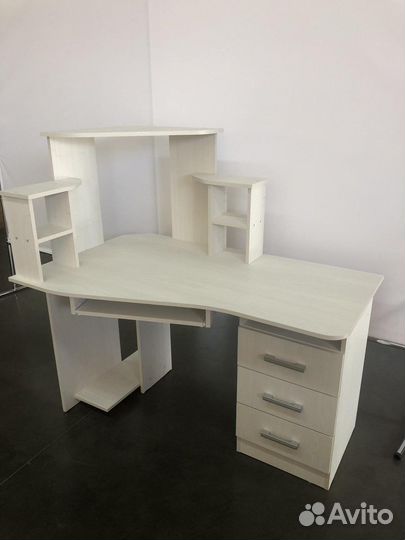 Стол компьютерный