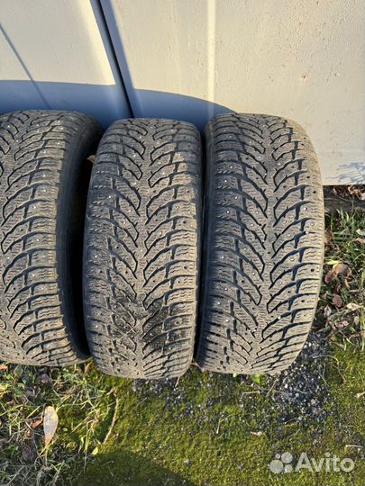 Nokian Tyres Hakkapeliitta 9 215/55 R17