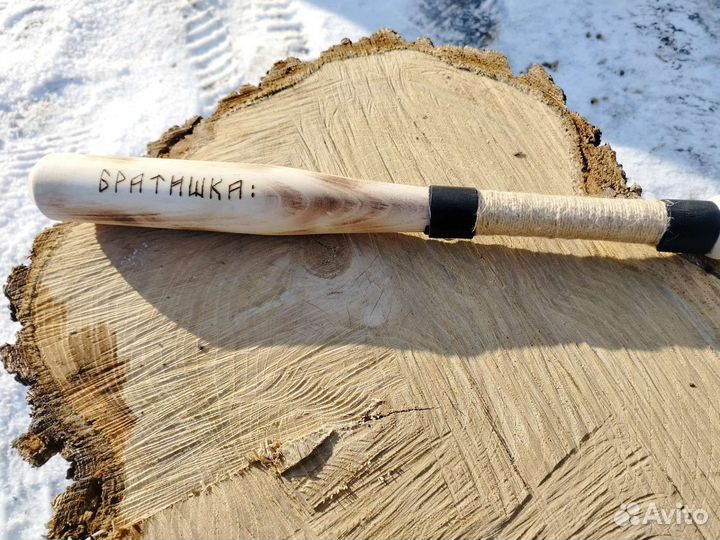 Бейсбольная бита с надписью