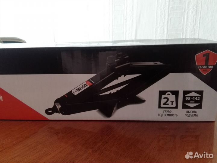 Домкрат автомобильный подкатной