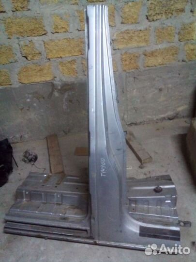 Вырез стойки (B) правя WV T5