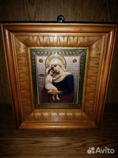 Икона в деревянном окладе