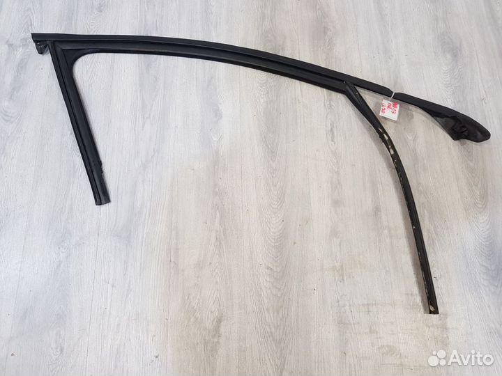 Направляющая стекла передней правой двери Audi A6 S6 C7 2011-2018