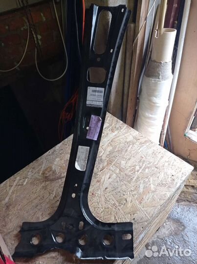 Стойка кузова центральная 7654200Q0H Nissan