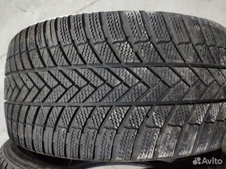 Bridgestone Blizzak LM-005 255/35 R21