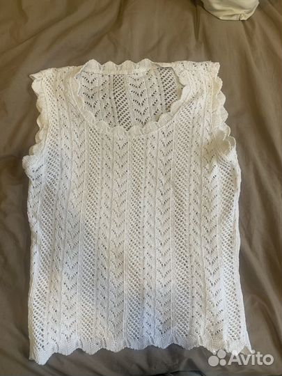 Жилет кружевной ручной работы