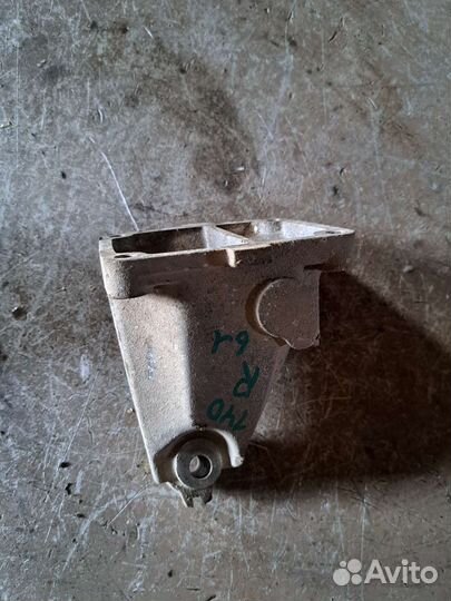 Кронштейн двигателя Mercedes W140