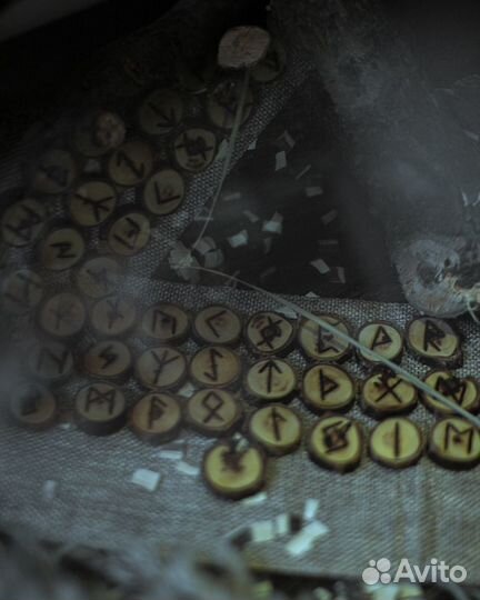 Скандинавские руны старший футарк из абрикоса