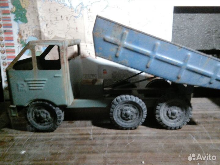 Старая жестяная машина СССР