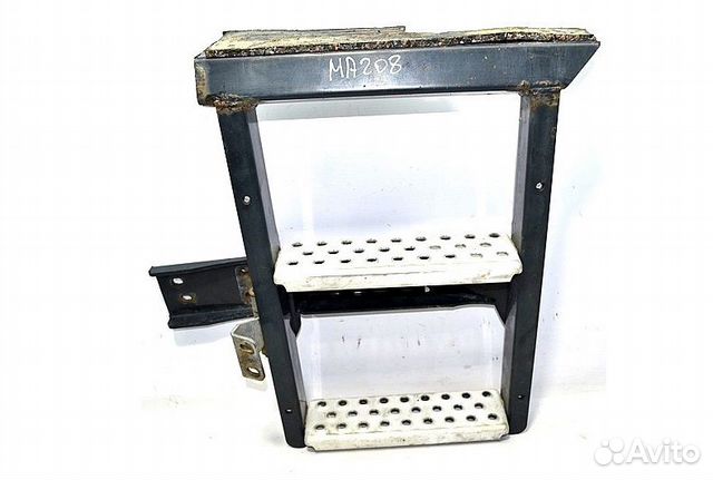 Подножка аккумуляторного ящика MAN TGX 18.440 (01