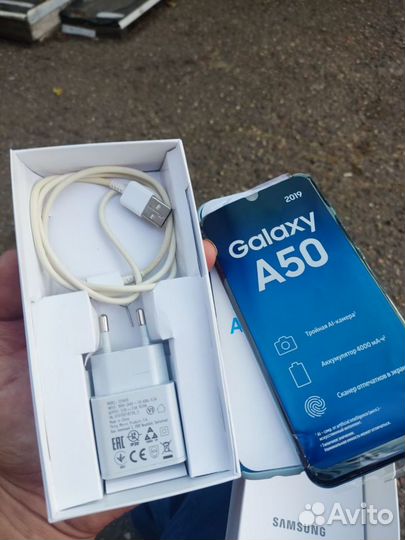 Samsung Galaxy A50, 4/64 ГБ