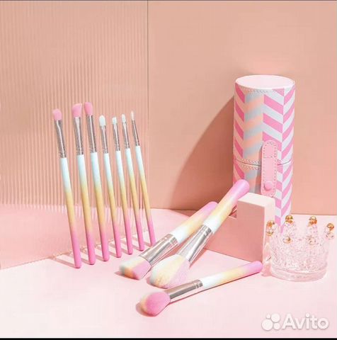 Набор кистей новый с футляром