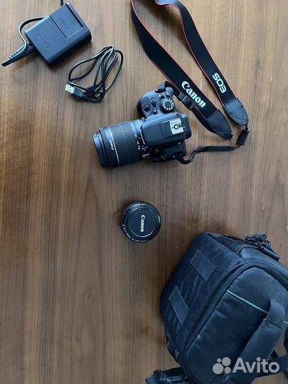 Зеркальный фотоаппарат Canon EOS 100D