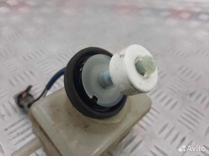 Бачок главного тормозного цилиндра Lexus RX 1999