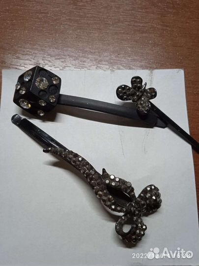 Заколка для волос со стразами