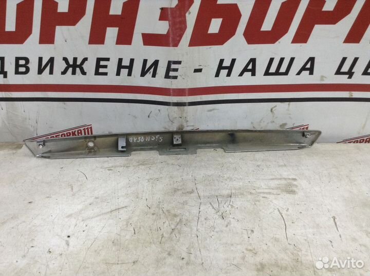 Накладка двери багажника Nissan Tiida Latio (C11)