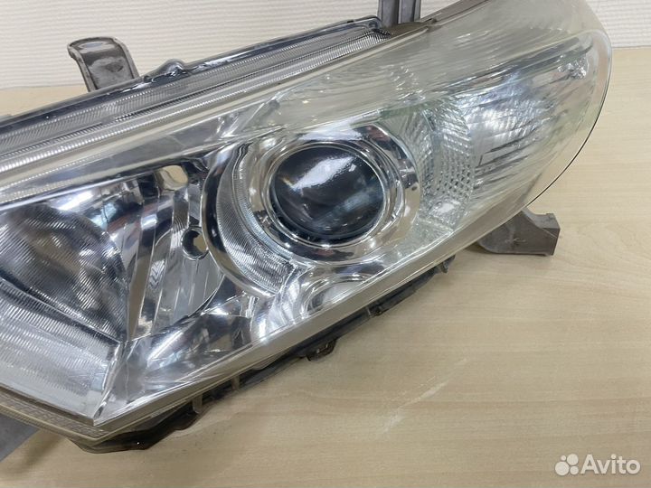 Фара левая Toyota hoghlander II (2010-2013)