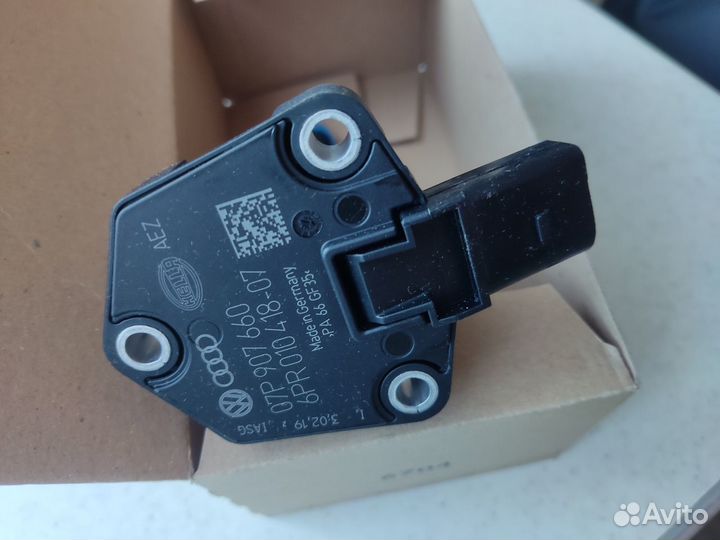 Датчик уровня и температуры масла 07P907660