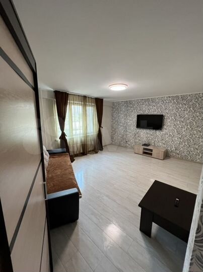 3-к. квартира, 70 м², 1/17 эт.