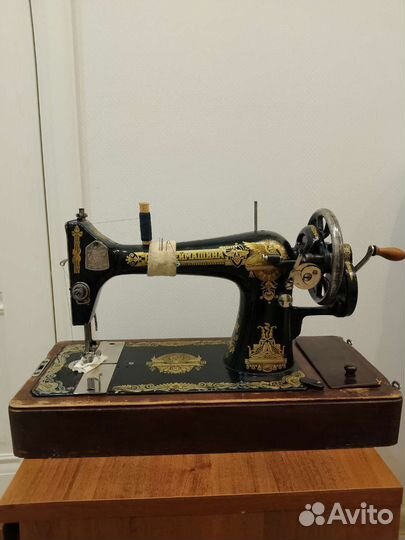 Старинная швейная машинка ручная