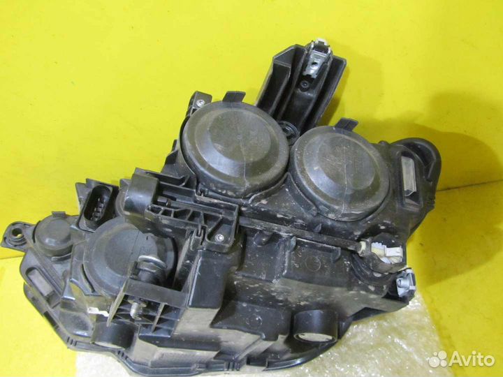 Фара правая Volkswagen Passat