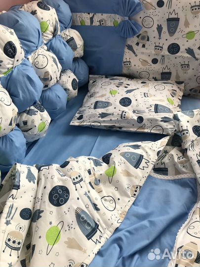 Набор в кроватку новорожденного