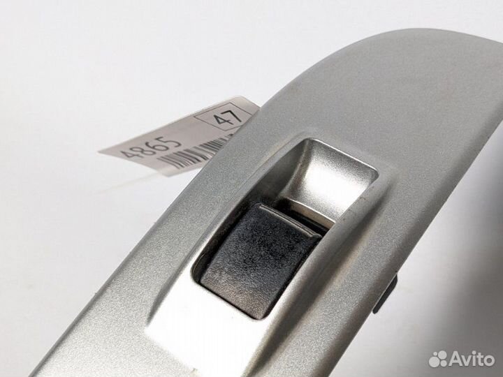 Кнопка стеклоподъемника задняя правая Mitsubishi