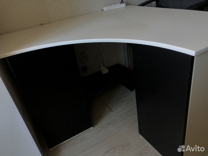 Письменный стол