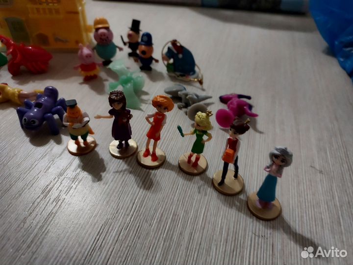 Киндер игрушки Царевны,Фиксики пакетом