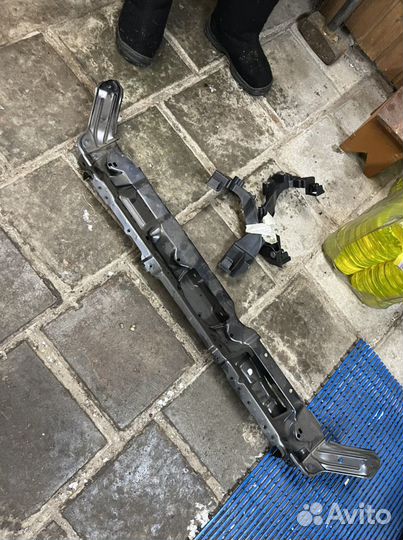 Рамка радиатора верхняя Киа Сид 2015 года