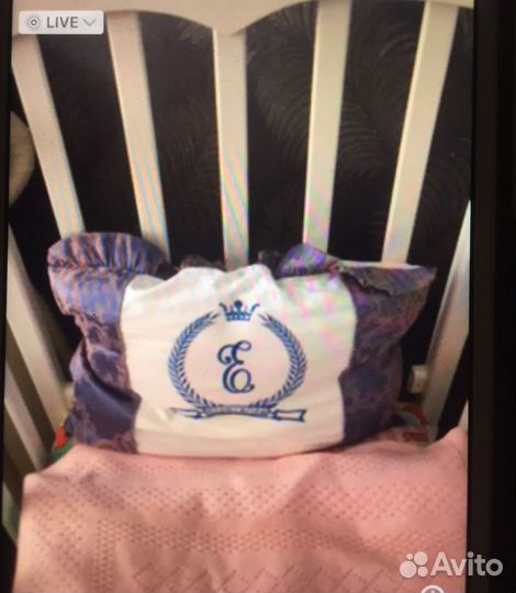 Детская кроватка с маятником