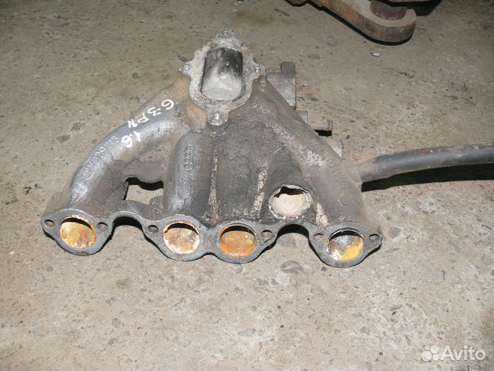 Впускной коллектор Volkswagen Golf 3 1,6 л PN