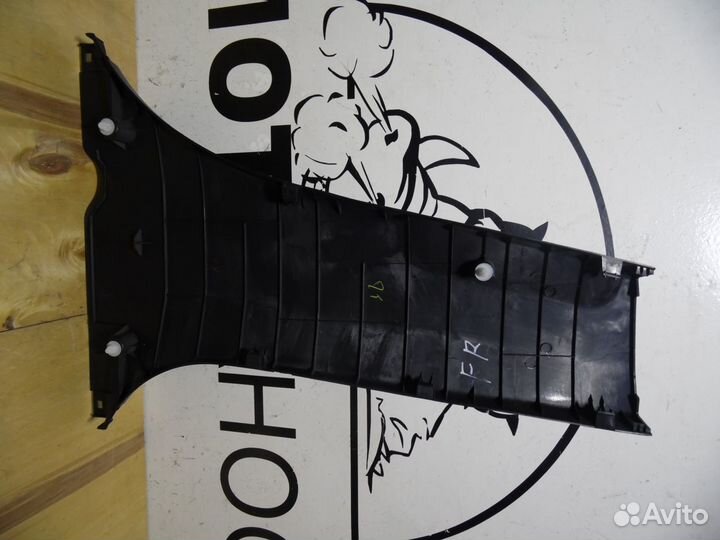 Накладка центральной стойки левая Тойота Камри 50