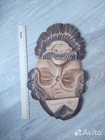Маска настенная из дерева