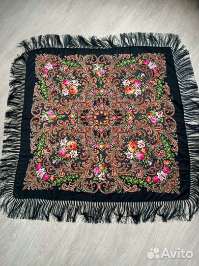 Русско-народный платок в павлопосадском стиле