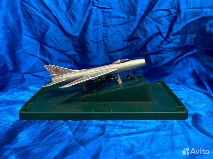 Модель самолёта су-7