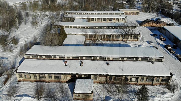 Здания общей площадью 4971.7 м² на участке 2,7 Га
