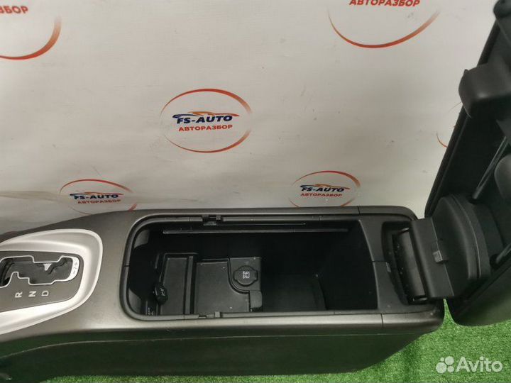 Подлокотник Dodge Journey 2.4 ED3 2010