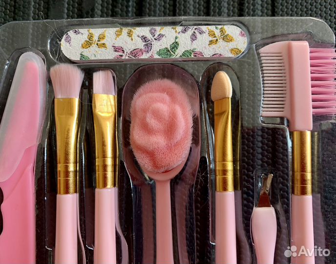 Подарочный набор кистей и предметы для маникюра