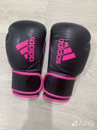 Боксерские перчатки