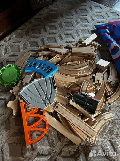 Железная дорога IKEA с паровозиками