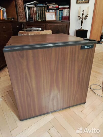 Холодильник бу маленький барный Whirpool
