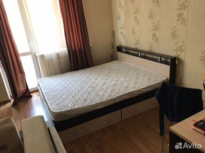 Кровать с матрасом