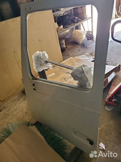 Дверь левая маз