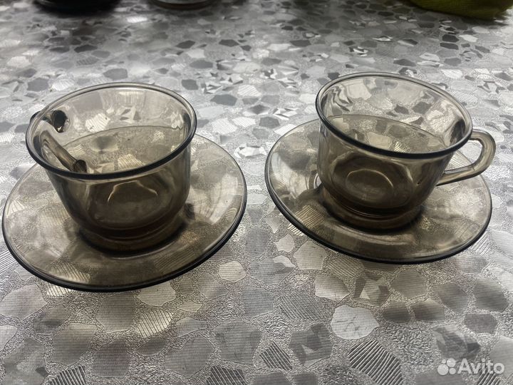 Кофейные чашки с блюдцами