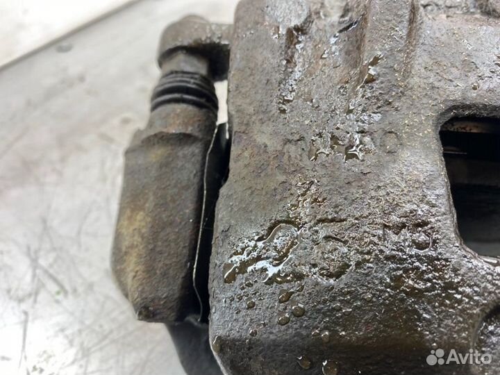 Суппорт тормозной передний правый Kia Magentis 2