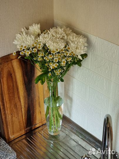 Стеклянная ваза средняя