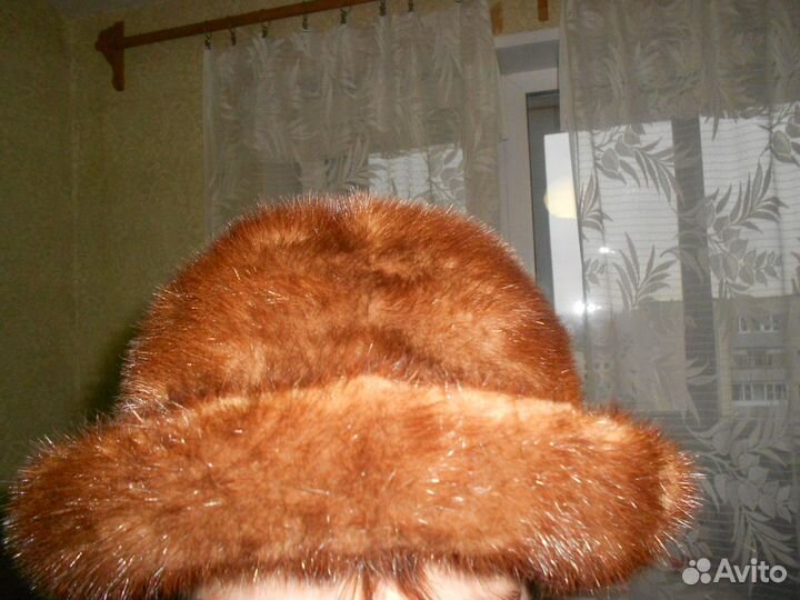 Шапку из меха норки женскую продаю