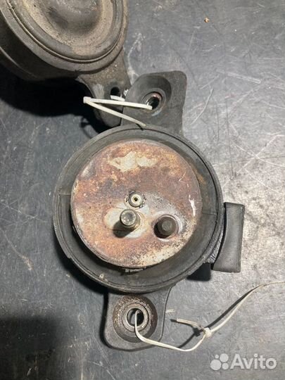 Подушка двигателя Subaru Legacy BH5